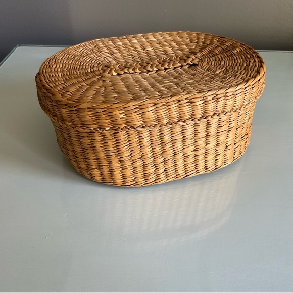 Vintage Sweetgrass Oval Lidded Basket - Picture 2 of 8